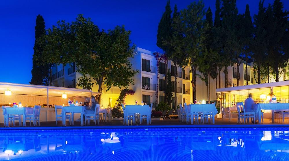 אקיארלר Liv Hotel By Bellazure מראה חיצוני תמונה