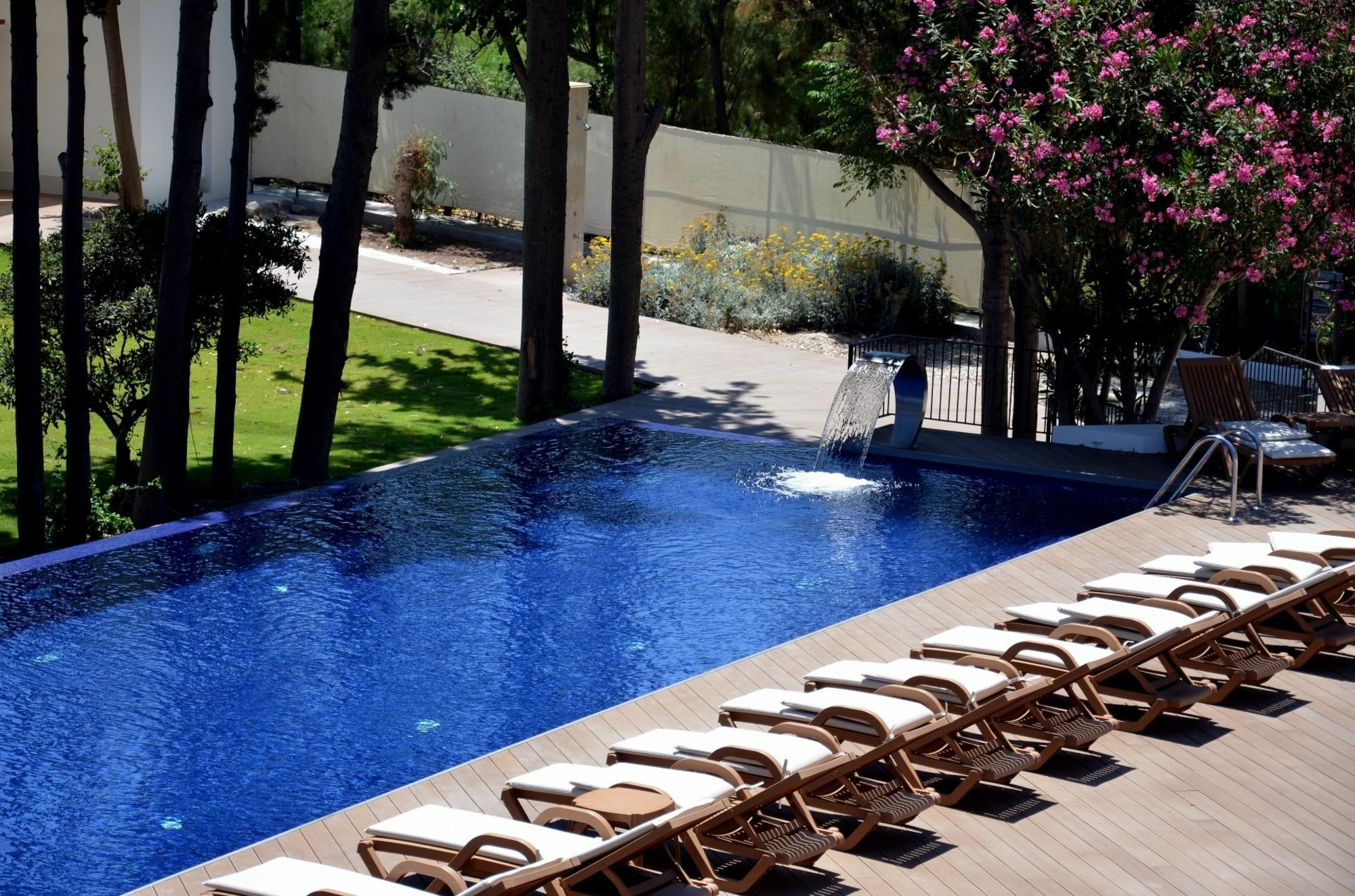 אקיארלר Liv Hotel By Bellazure מראה חיצוני תמונה